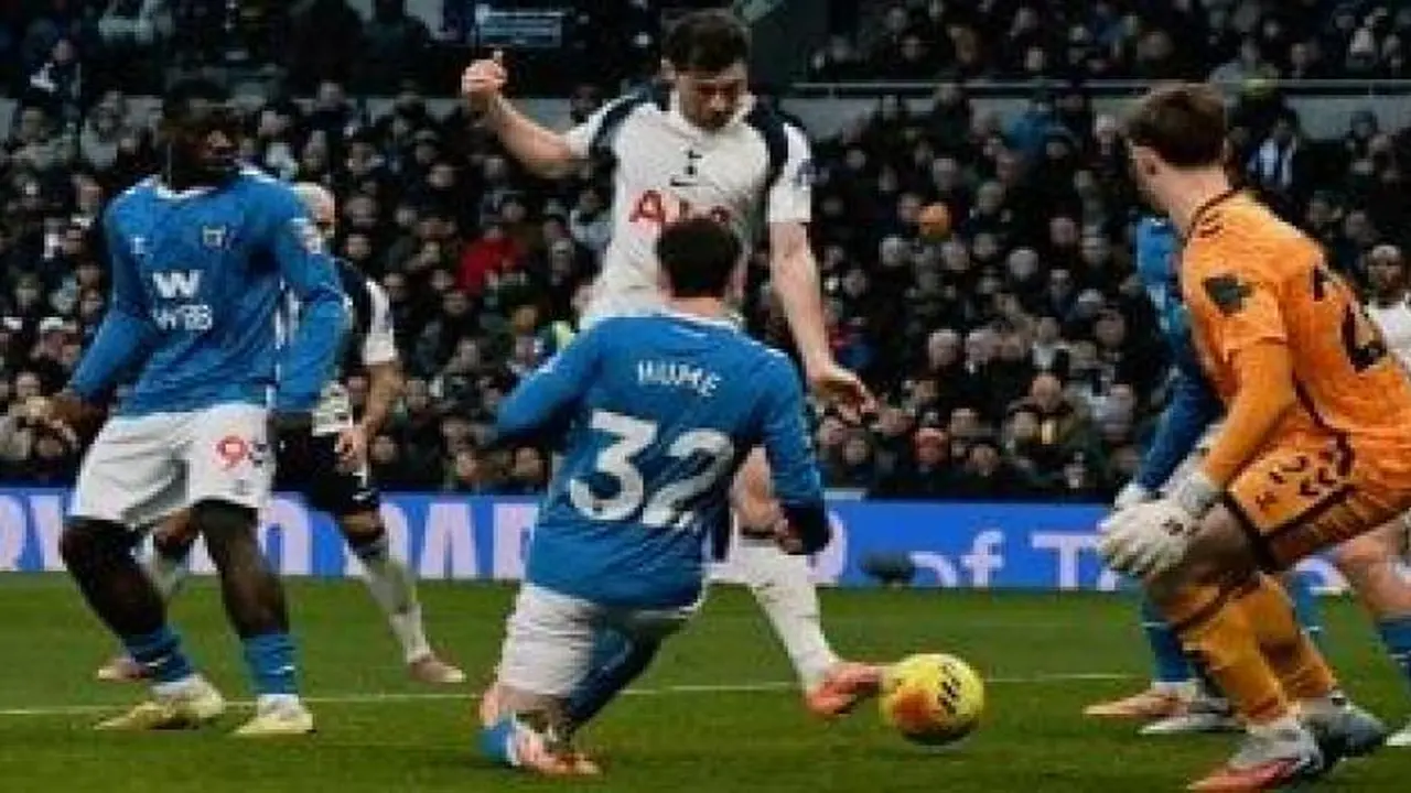 مواجهة قوية.. تعادل توتنهام وسندرلاند 1-1 في الدوري الإنجليزي شاهد الفيديو